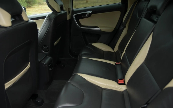 Volvo XC 60 cena 61900 przebieg: 229301, rok produkcji 2012 z Suchedniów małe 781